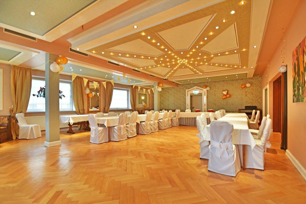 Hotel Zur Goldenen Sonne Usingen Εξωτερικό φωτογραφία
