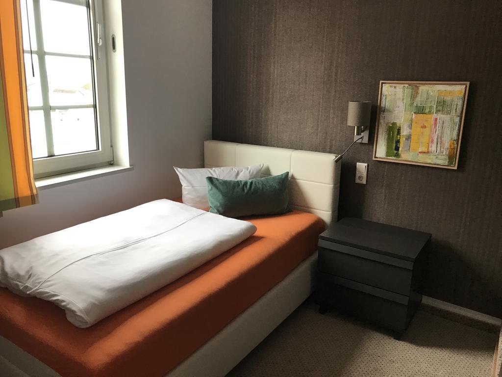 Hotel Zur Goldenen Sonne Usingen Εξωτερικό φωτογραφία