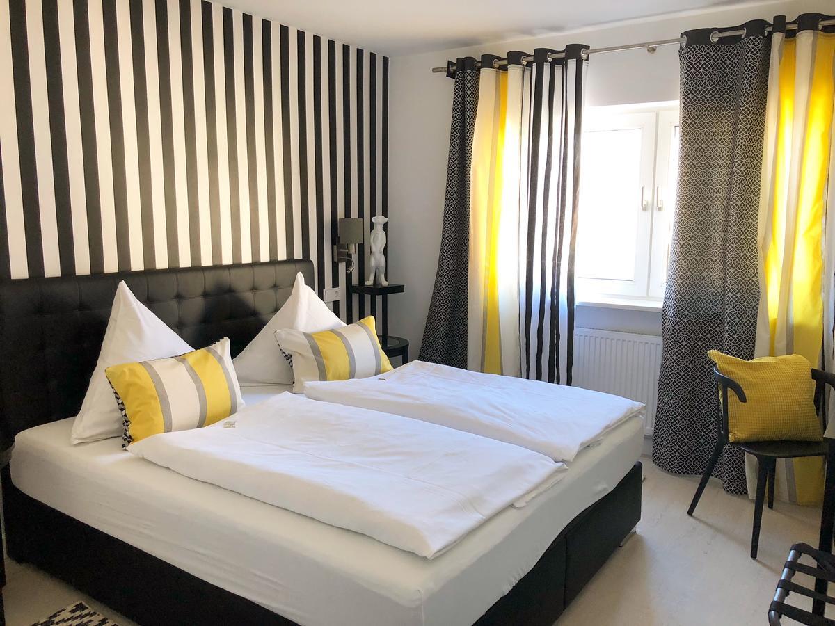 Hotel Zur Goldenen Sonne Usingen Εξωτερικό φωτογραφία
